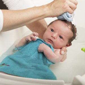 Uma razão para não dar banho no bebê após o nascimento