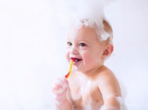 Evite o excesso de higiene do seu bebê