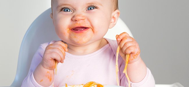 Como lidar com a criança quando ela não quer comer?