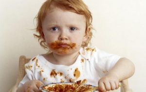 Dicas para remover manchas das roupas das crianças