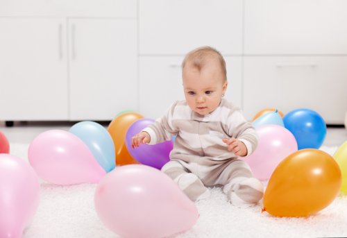7 atividades com bexigas coloridas para o seu bebê