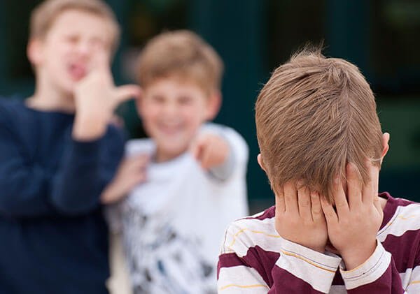 Como agir quando o seu filho conta que está sofrendo bullying