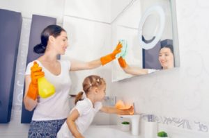 As tarefas do lar que o seu filho deve fazer de acordo com a idade