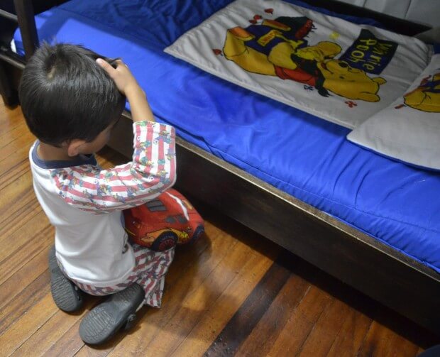O seu filho molha a cama. Quando é a hora consultar um pediatra?