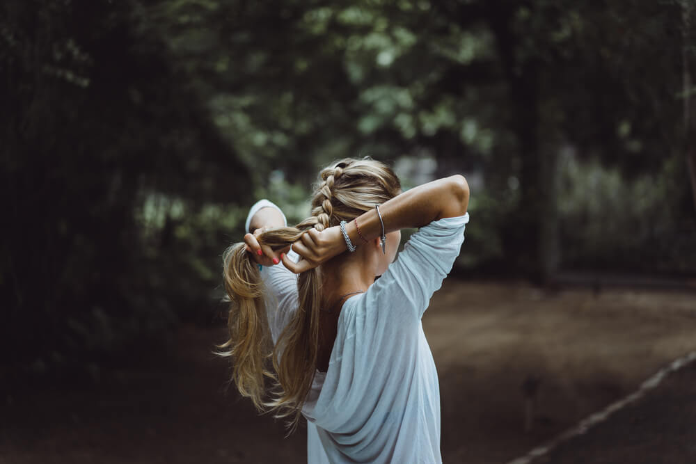 Trança embutida; tipos de penteado para menina