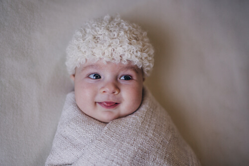 bebê feliz e os aniversários