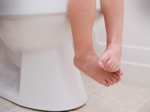 pés de uma criança e a gastroenterite em crianças
