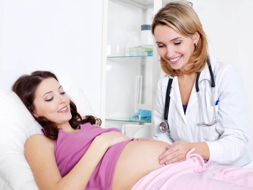 grávida com médica