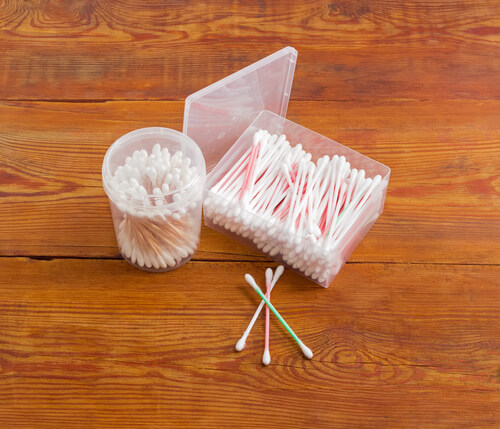 Importância de limpar os ouvidos da criança