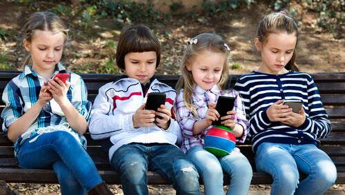 8 razões para proibir os smartphones para crianças menores de 12 anos