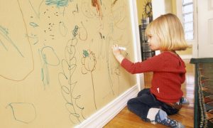 5 dicas para evitar que as crianças rabisquem as paredes