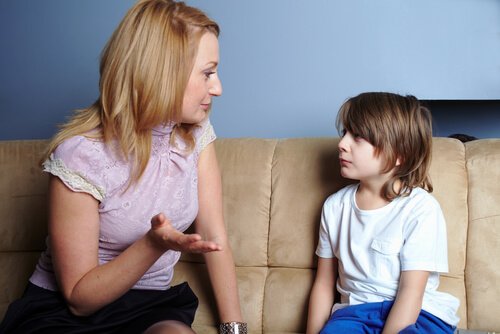 O diálogo é fundamental para trabalhar a empatia.