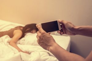 Extorsão sexual: o que é e quais cuidados tomar