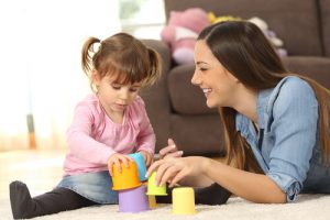 Diferenças entre babá, babysitter e au pair