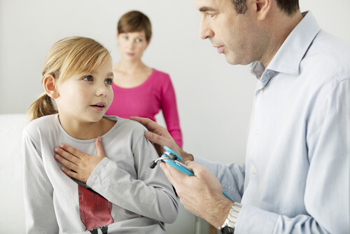 O diagnóstico precoce da asma em crianças é benéfico para seu tratamento.