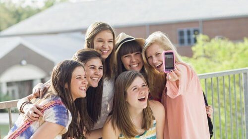 Os perigos das redes sociais na adolescência