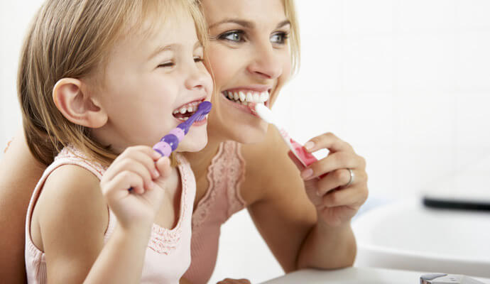 Como cuidar dos dentes de leite das crianças?