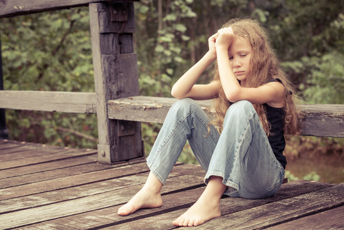 como lidar com a tristeza nas crianças