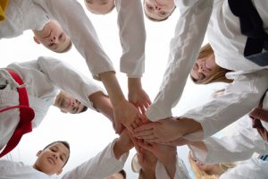 8 benefícios do caratê para as crianças