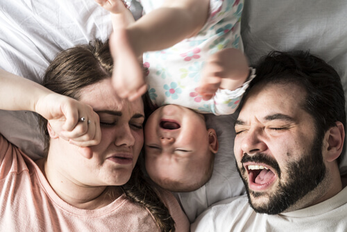 Quantas horas de sono os pais perdem quando um bebê chega na família?