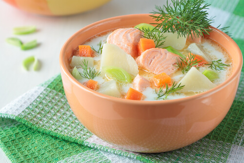 sopa de salmão e verduras