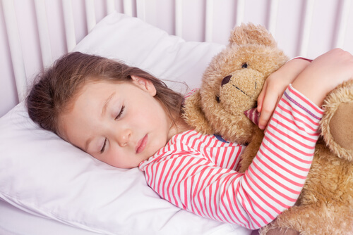 A técnica 4-7-8 que vai fazer seu filho dormir em um minuto