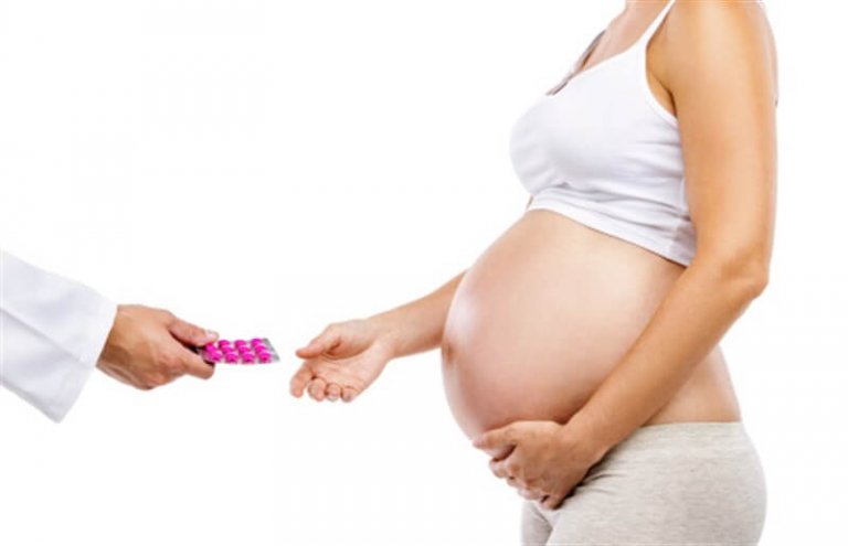 É preciso ter cuidado com os medicamentos durante a gravidez.