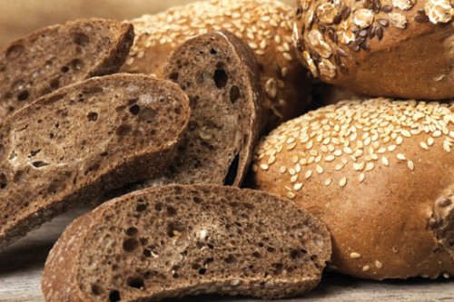 O pão integral fornece fibras