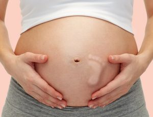 Sentir o bebê mexer na gravidez: dúvidas e dicas