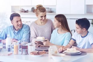 6 benefícios de almoçar e jantar em família