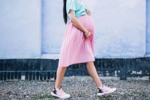 Quanto uma mulher grávida deve caminhar por dia?