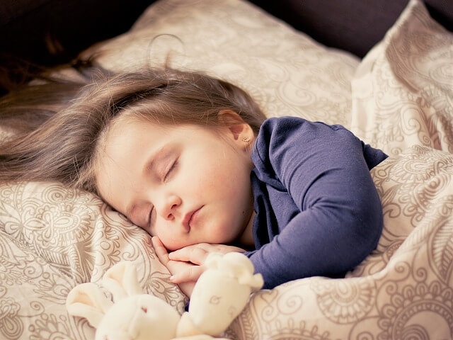 As mães mais felizes colocam seus filhos para dormir mais cedo