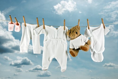 lavar as roupas do bebê