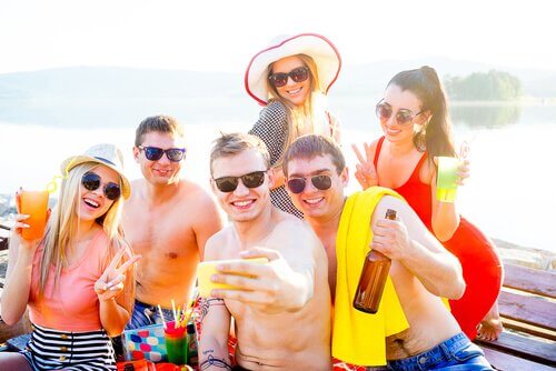 A popularidade e a adolescência estão diretamente relacionadas aos amigos e contatos nas redes sociais.