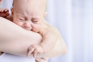 Invaginação intestinal em crianças: sintomas, causas e tratamento