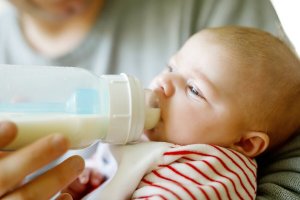 Quantidade recomendada de leite de acordo com a idade do bebê