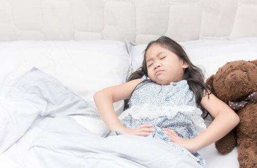 Em certos casos de crianças com epilepsia, crises podem ser antecipadas por desconfortos digestivos.