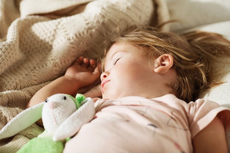 Fazer com que a criança durma na própria cama: algumas dicas!