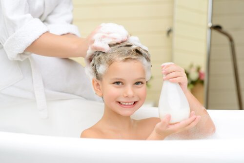 Um bom banho pode ser a técnica de relaxamento perfeita se o seu filho estiver muito inquieto.