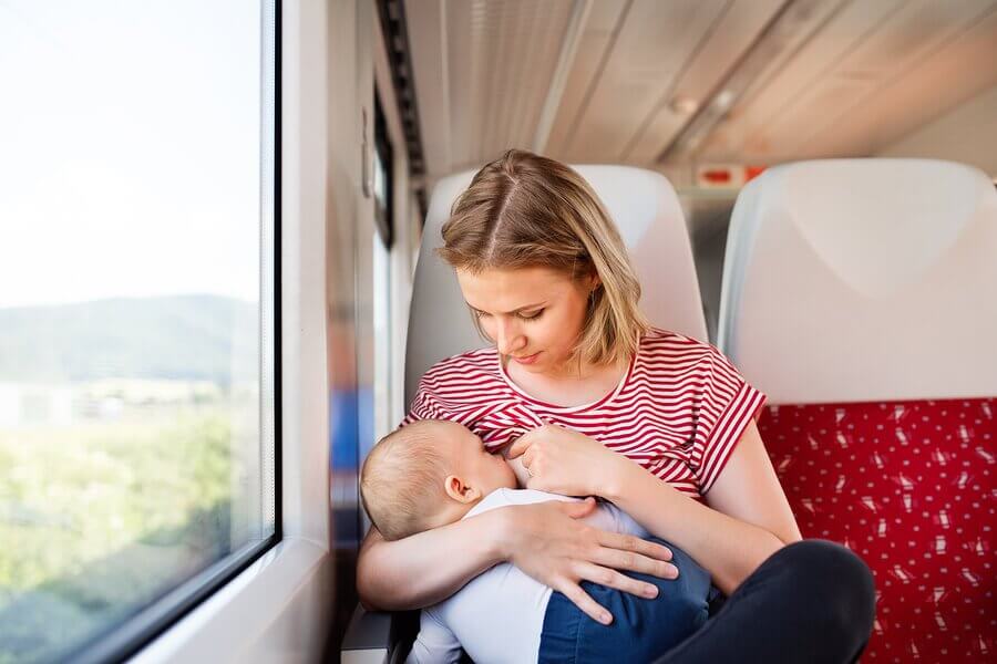 O que é preciso considerar ao viajar com um bebê?