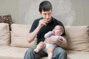 Consequências de fumar na frente das crianças