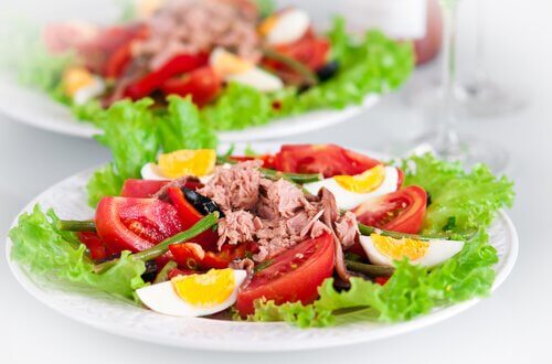 salada de atum com tomate e ovo