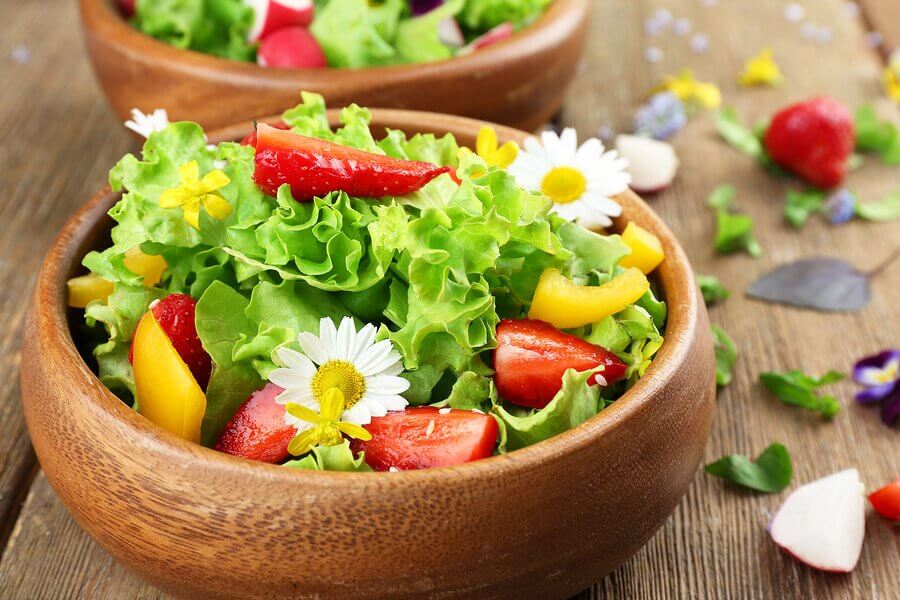 Conheça três ideias para preparar saladas