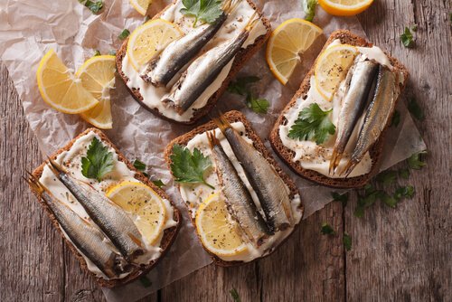 sardinhas com torradas