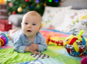 Benefícios dos tapetes de atividades para os bebês