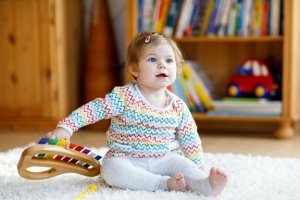 Brinquedos com música para crianças e suas vantagens