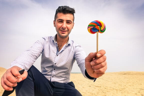 Desconhecidos que dão comida às crianças sem o consentimento dos pais. O que fazer?