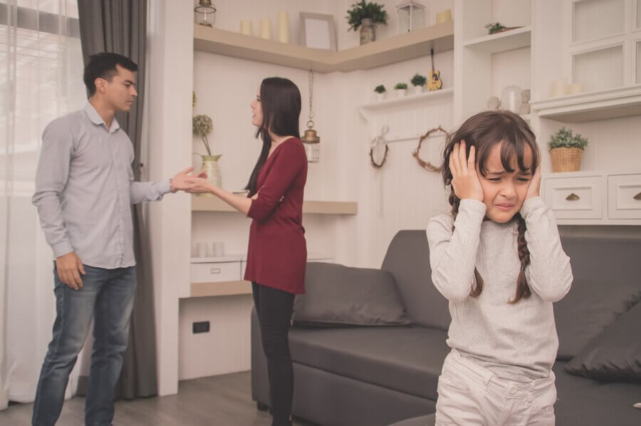 As discussões dos pais devem ocorrer longe dos filhos