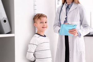 Até que idade as crianças crescem?