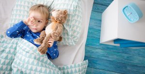 Meu filho não quer dormir sozinho: o que posso fazer?